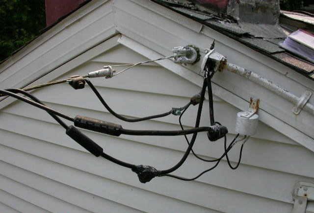 Priključivanje struje iz stuba, ulazak kabela u kuću