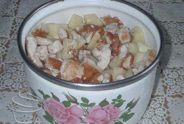 Тушеная картошка с курицей и грибами. Несколько рецептов этого блюда