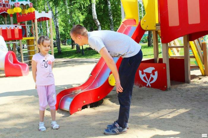 Расскажите ребенку, как себя правильно вести в общественных местах