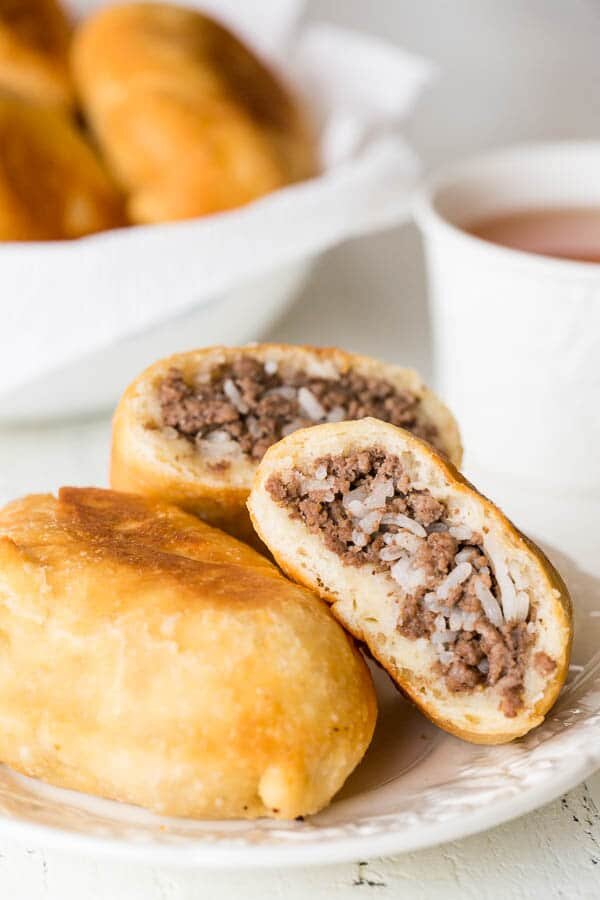Пирожки с мясом и рисом в духовке: изучаем рецепты и калорийность