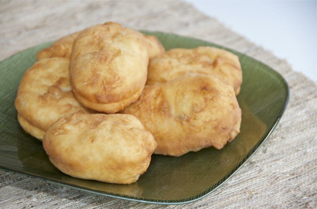 Пирожки с мясом и рисом в духовке: изучаем рецепты и калорийность