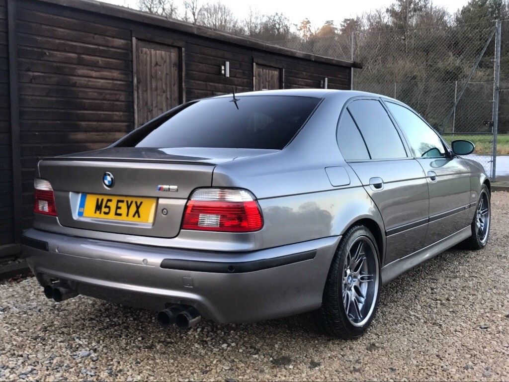 BMW e39 серая