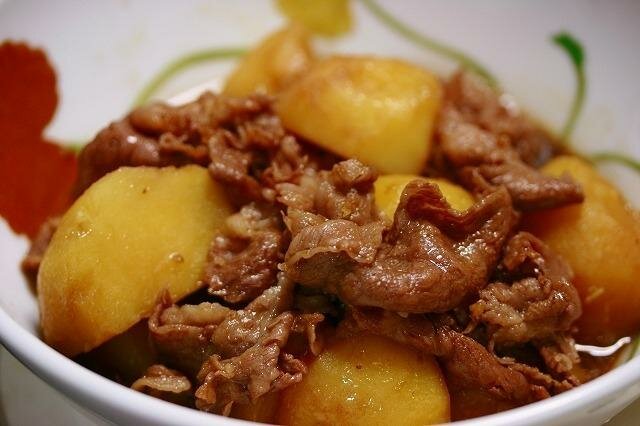 Как приготовить картофель, тушеный с мясом, в мультиварке?
